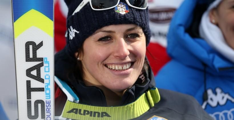 Лижниця на шаленій швидкості вилетіла з траси: опублікували відео Лижниця на шаленій швидкості вилетіла з траси: опублікували відео