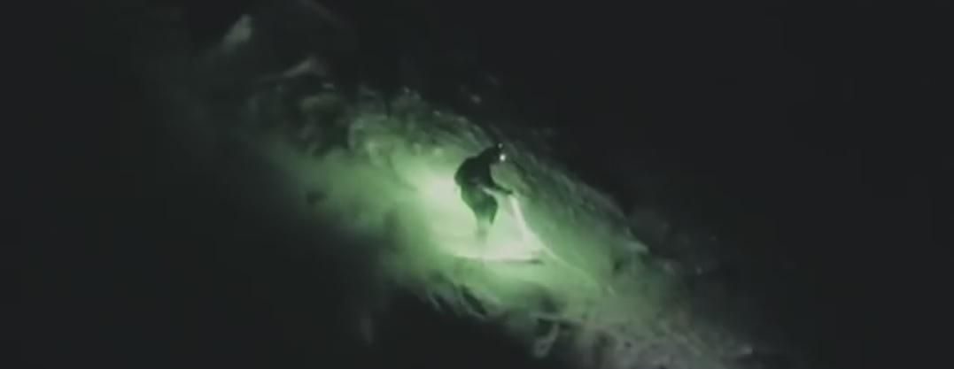 Катание на лыжах ночью: эффектное видео