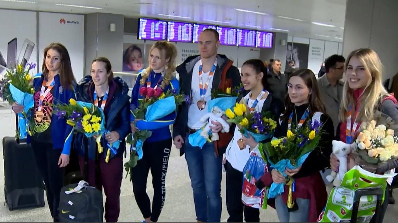 Збірна України тріумфально повернулася з чемпіонату Європи Збірна України тріумфально повернулася з чемпіонату Європи