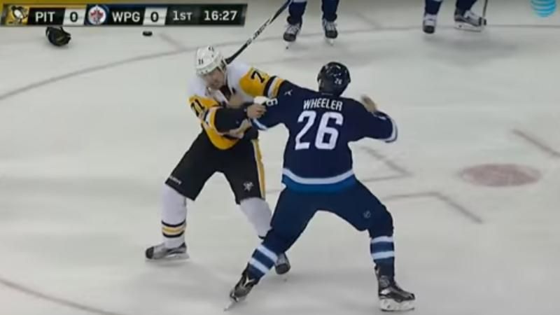 Бокс на льоду: американський хокеїст добряче втер носа росіянину