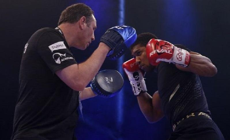 Опубликовали видео с открытой тренировки Кличко и Джошуа