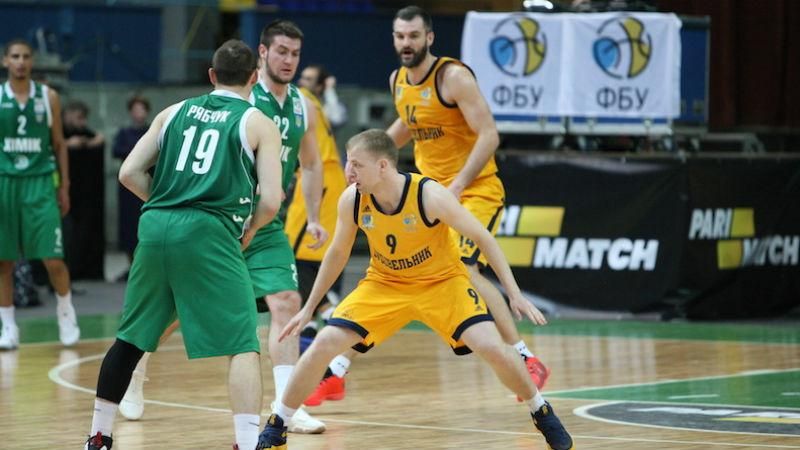 В шаге от десятого титула: "Будивельнык" феерически одержал очередную победу В шаге от десятого титула: "Будивельнык" феерически одержал очередную победу