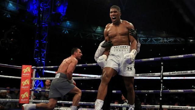 После победы над Владимиром Кличко Джошуа едва не подрался с Виталием, – СМИ После победы над Владимиром Кличко Джошуа едва не подрался с Виталием, – СМИ