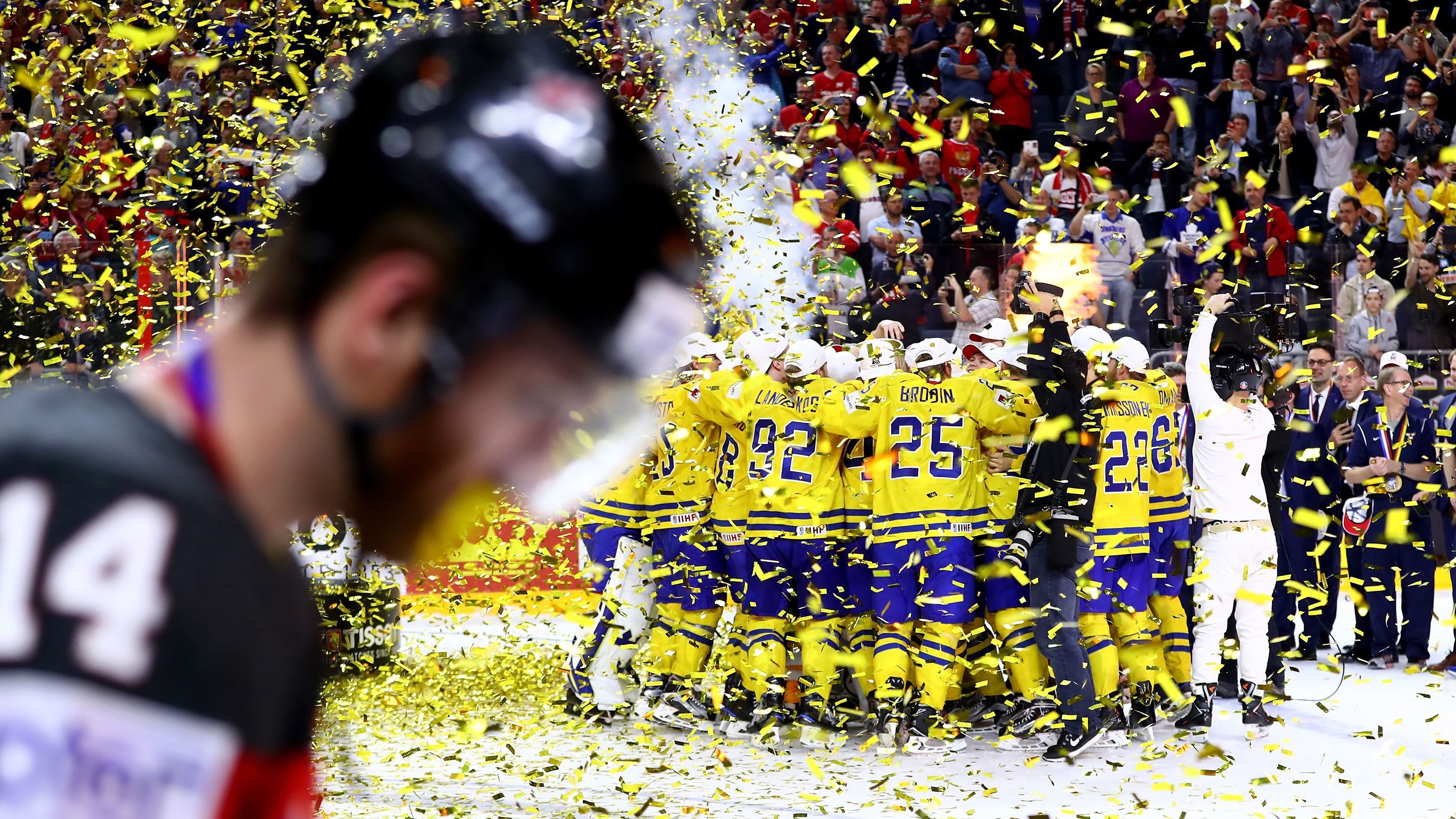 Швеция в феерическом поединке обыграла Канаду и стала чемпионом мира по хоккею