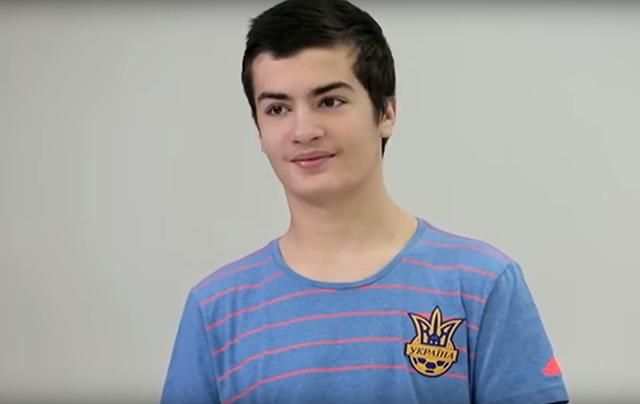 Після скандалу син Порошенка у футболці "Україна" зайнявся спортом у телеефірі