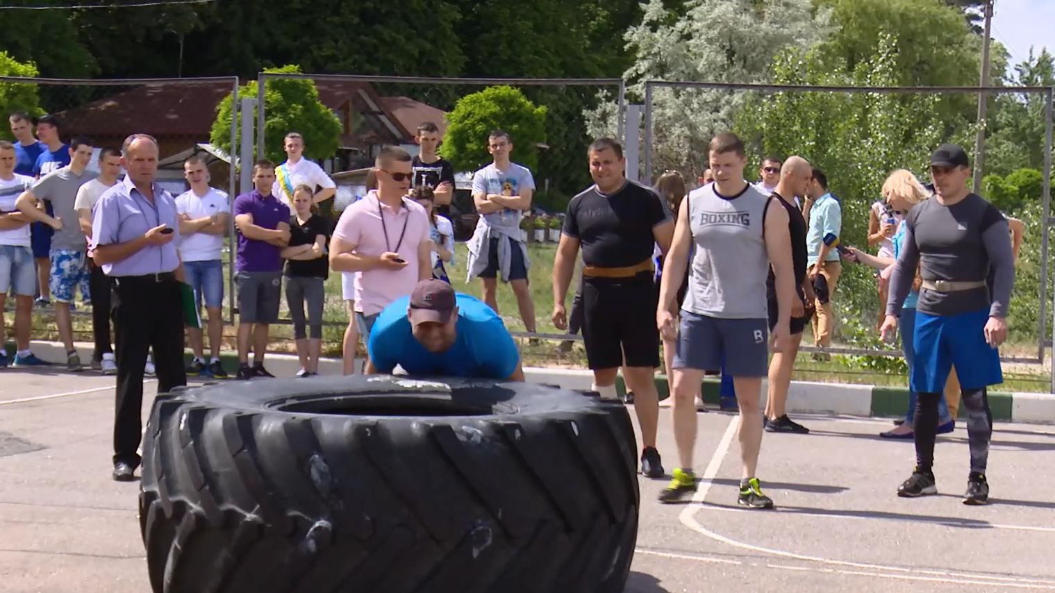 Поліцейські, рятувальники чи курсанти: хто переміг у змаганні силачів Поліцейські, рятувальники чи курсанти: хто переміг у змаганні силачів