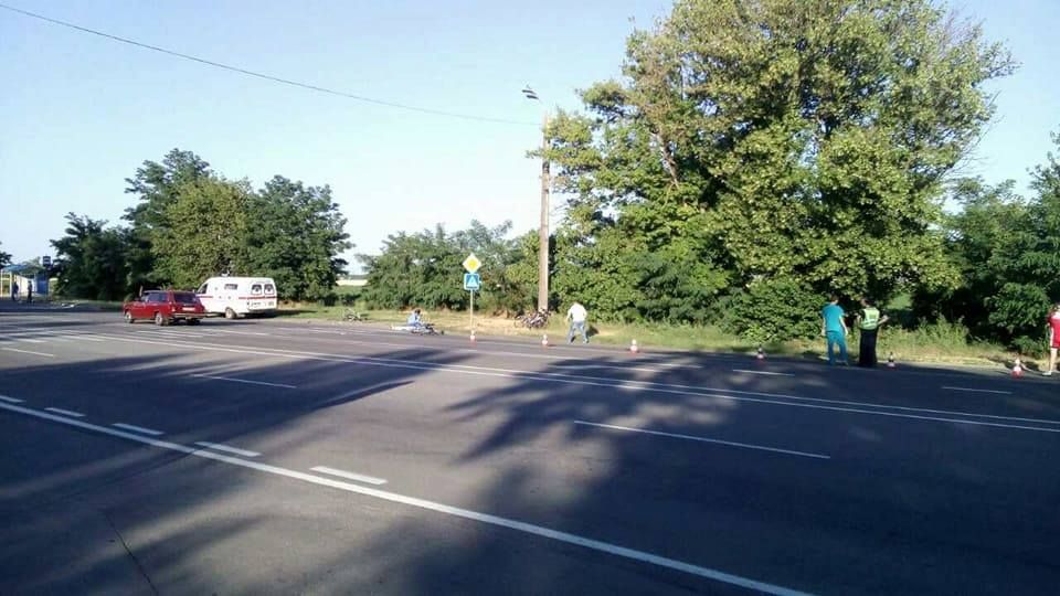 КАМАЗ збив трьох велосипедистів у Херсоні: спортсменка з інвалідністю загинула на місці 
