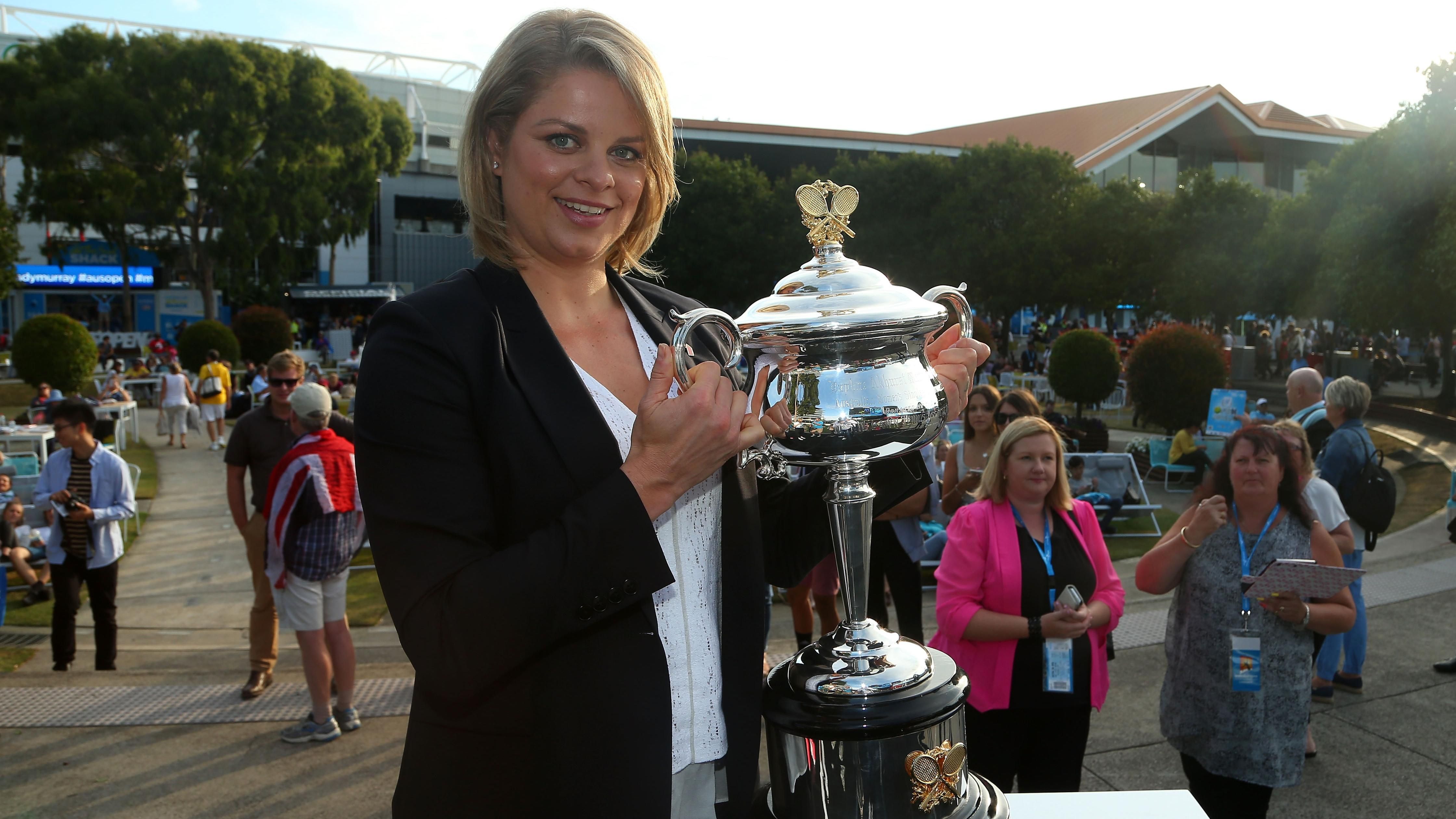 Известная теннисистка дала болельщику свои шорты и предложили сыграть Известная теннисистка дала болельщику свои шорты и предложили сыграть