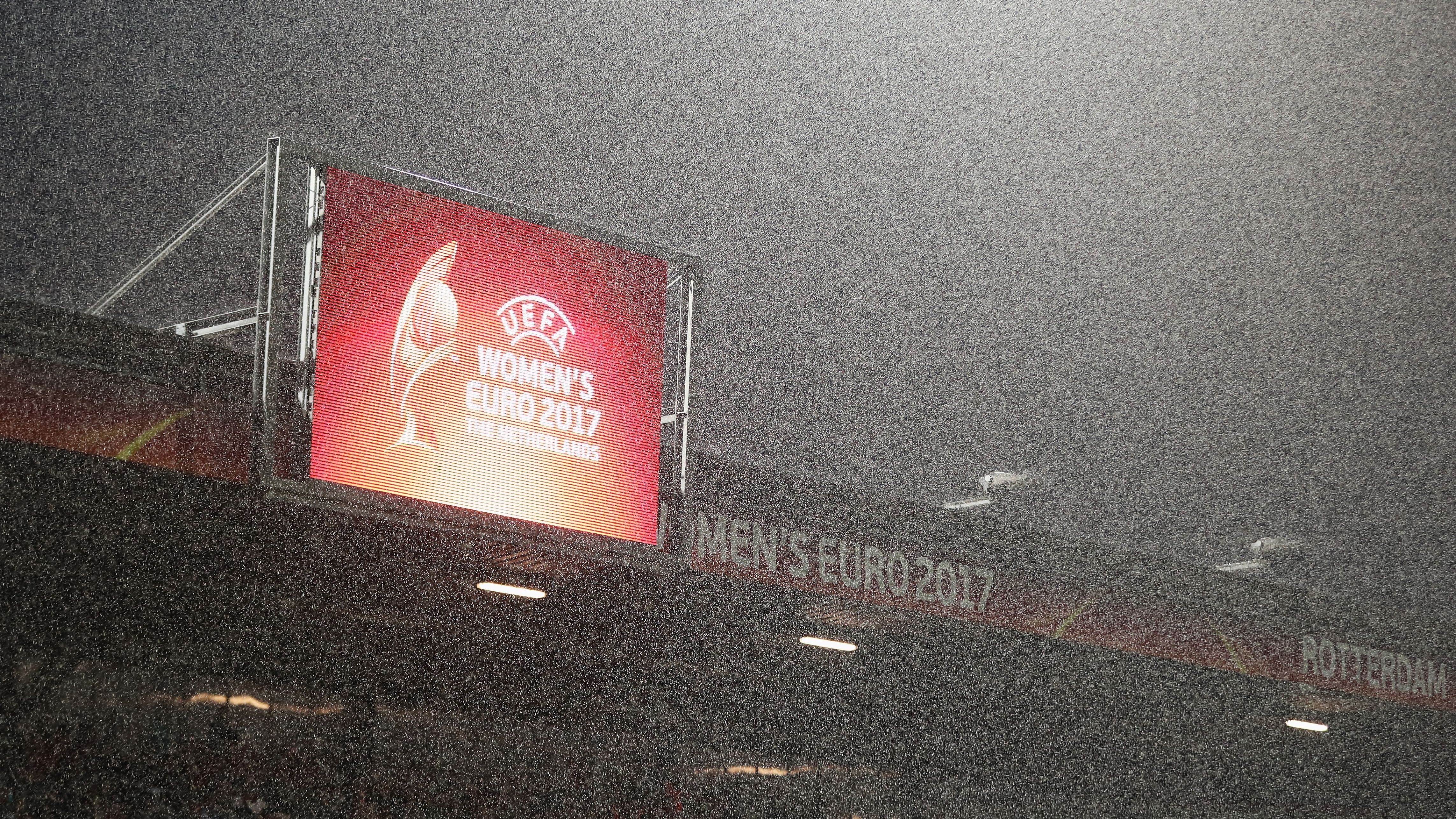 Сумасшедший ливень не дал состояться четвертьфиналу Евро