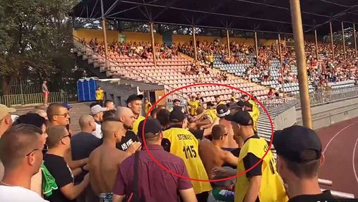 Львівські ультрас влаштували бійку на стадіоні в Маріуполі: зявилось відео 