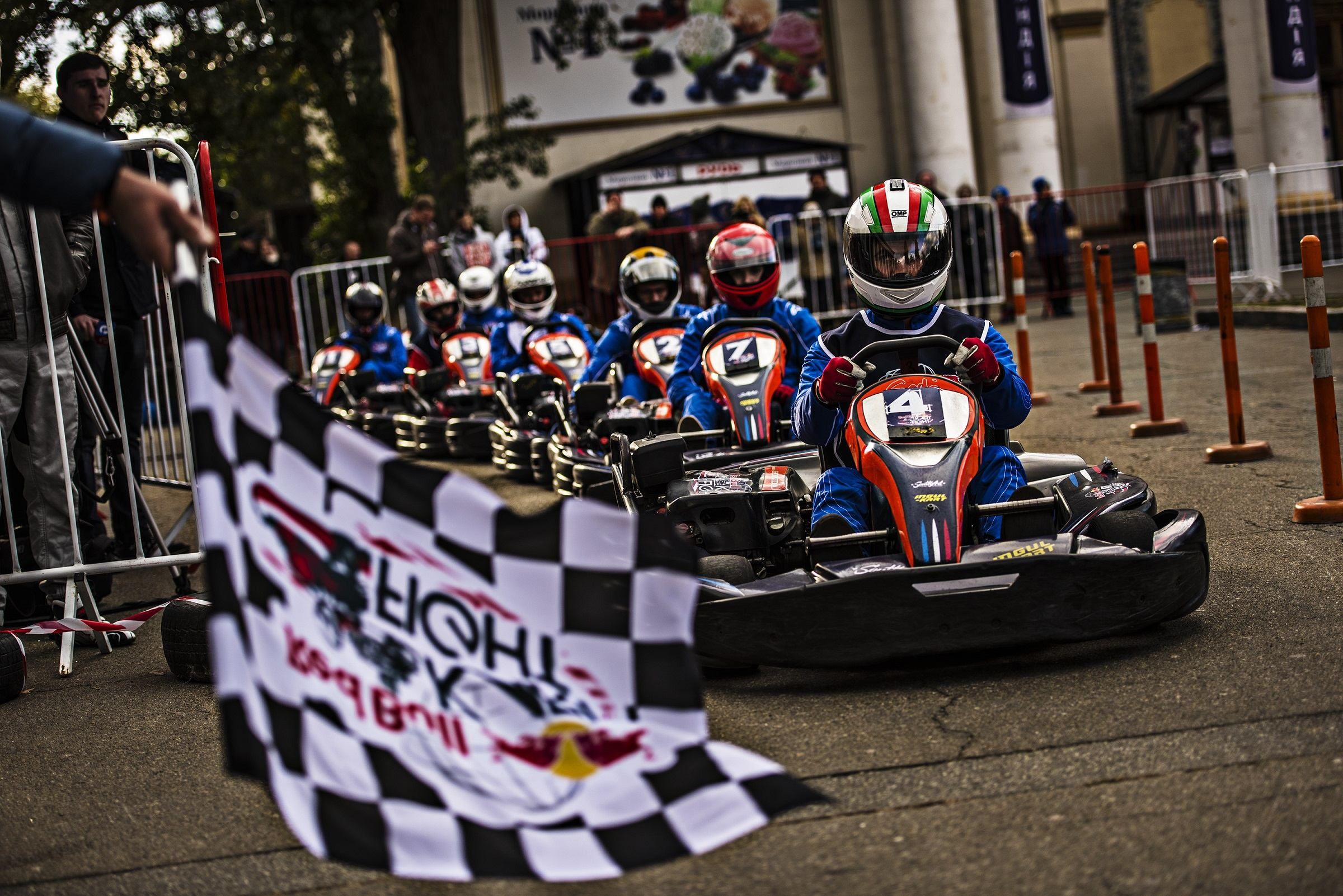 В Украине стартовало Всеукраинское соревнование по картингу Red Bull Kart Fight В Украине стартовало Всеукраинское соревнование по картингу Red Bull Kart Fight