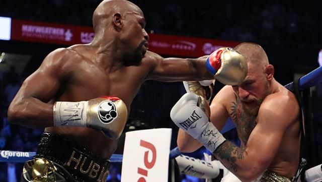 Бой Мейвезер – Макгрегор: самые яркие моменты поединка в фотографиях Бой Мейвезер – Макгрегор: самые яркие моменты поединка в фотографиях