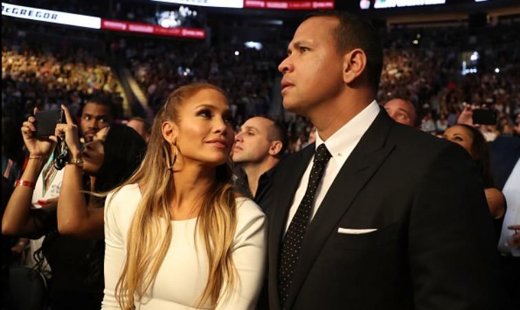 Бой Мейвезер – Макгрегор: кто из знаменитостей пришел посмотреть на "поединок века" Бой Мейвезер – Макгрегор: кто из знаменитостей пришел посмотреть на "поединок века"