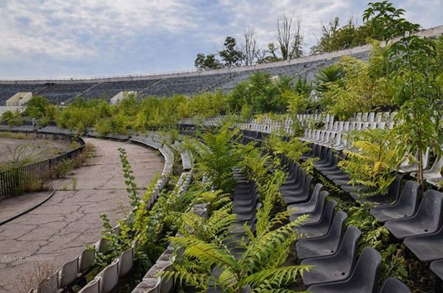 Как в зоне отчуждения: появились свежие фото со стадиона "Шахтер" в Донецке Как в зоне отчуждения: появились свежие фото со стадиона "Шахтер" в Донецке