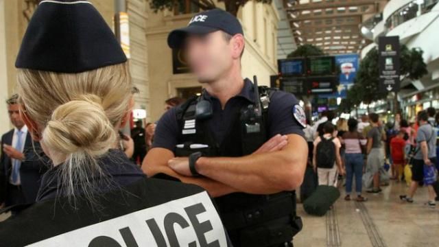 Четырех туристок из США облили кислотой на вокзале во Франции