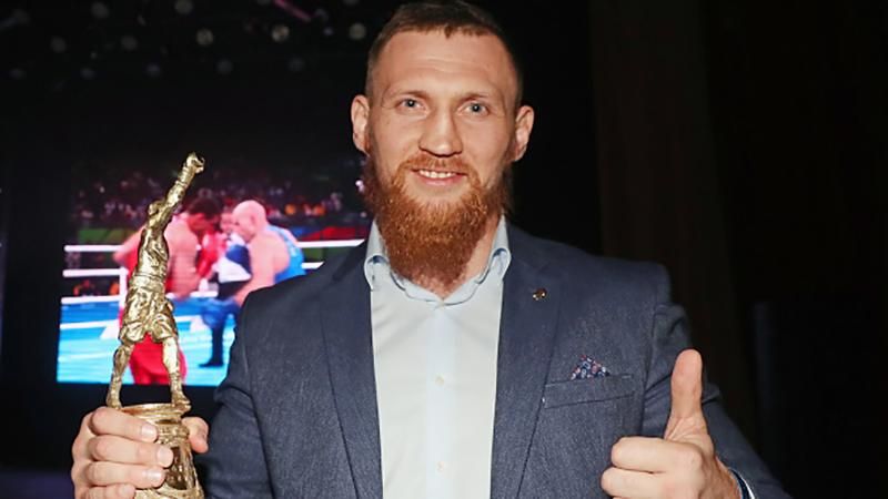 Росіянин ефектно вилетів з боксерської Ліги чемпіонів, в якій бере участь Усик Росіянин ефектно вилетів з боксерської Ліги чемпіонів, в якій бере участь Усик