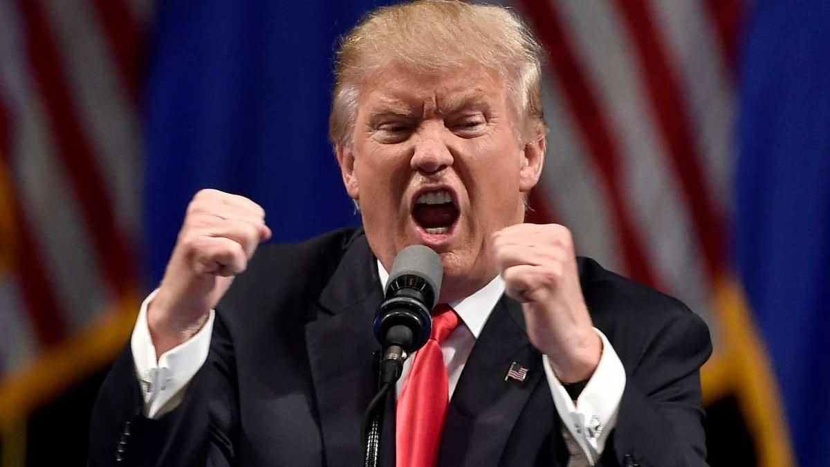 Трамп пригрозил увольнением спортсменов из-за антирасистского протеста Трамп пригрозил увольнением спортсменов из-за антирасистского протеста