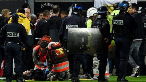 У Франції завалилася трибуна з фанатами прямо під час футбольного матчу: фото, відео 