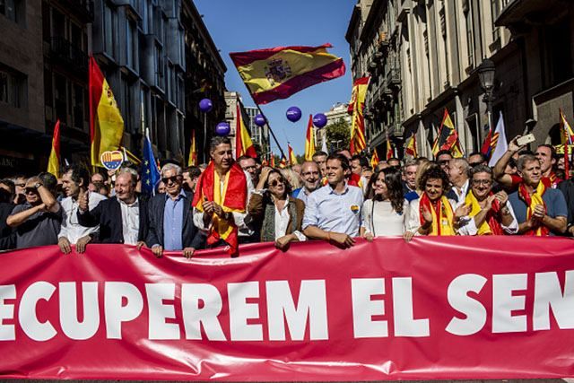 У Барселоні тисячі людей вийшли на мітинг проти незалежності Каталонії