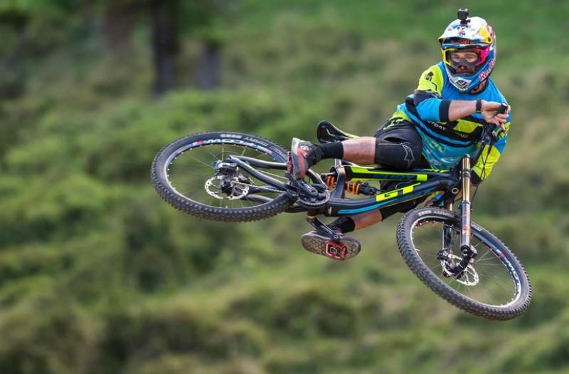 В Киеве проходит кубок Украины по скоростному спуску В Киеве проходит кубок Украины по скоростному спуску