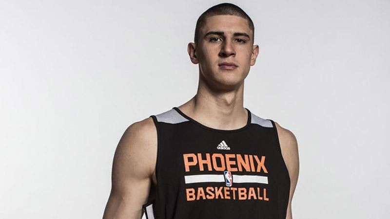 Украинский баскетболист стал лучшим игроком в "Финиксе" Украинский баскетболист стал лучшим игроком в "Финиксе"