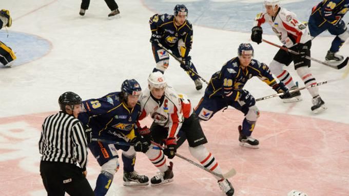 Польські хокеїсти "Тихи" побилися з українським "Донбасом": відео Польські хокеїсти "Тихи" побилися з українським "Донбасом": відео