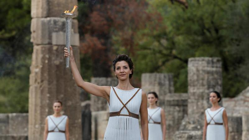 В Греции торжественно зажгли Олимпийский огонь: появилось видео