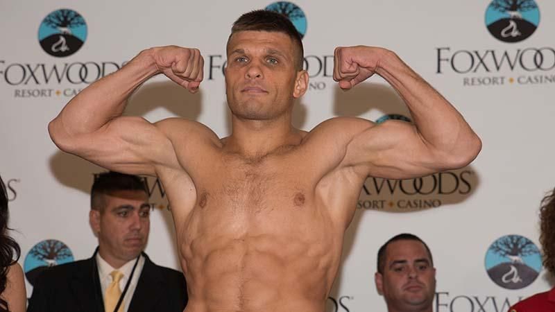 Организаторы перенесли чемпионский бой Деревянченко Организаторы перенесли чемпионский бой Деревянченко