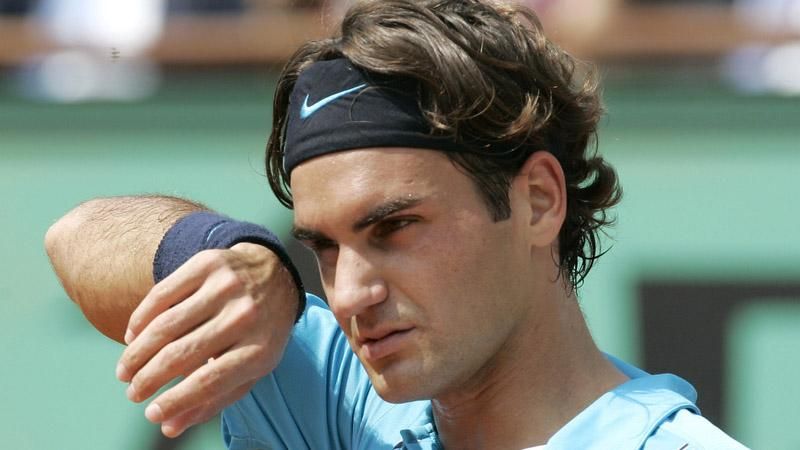 Легендарный теннисист Федерер проиграл в полуфинале турнира