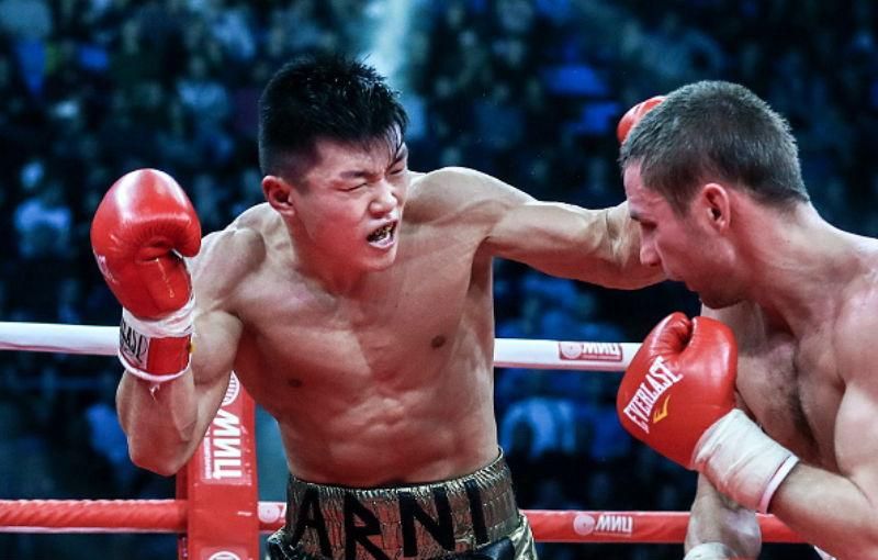 Український боксер ефектно нокаутував росіянина в Москві: відео Український боксер ефектно нокаутував росіянина в Москві: відео