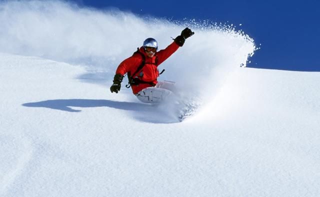 В Карпатах сноубордиста едва не убила лавина: опубликовано видео