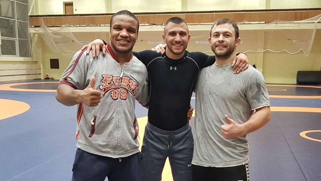 Ломаченко дав серйозного прочухана Беленюку: жартівливе відео Ломаченко дав серйозного прочухана Беленюку: жартівливе відео