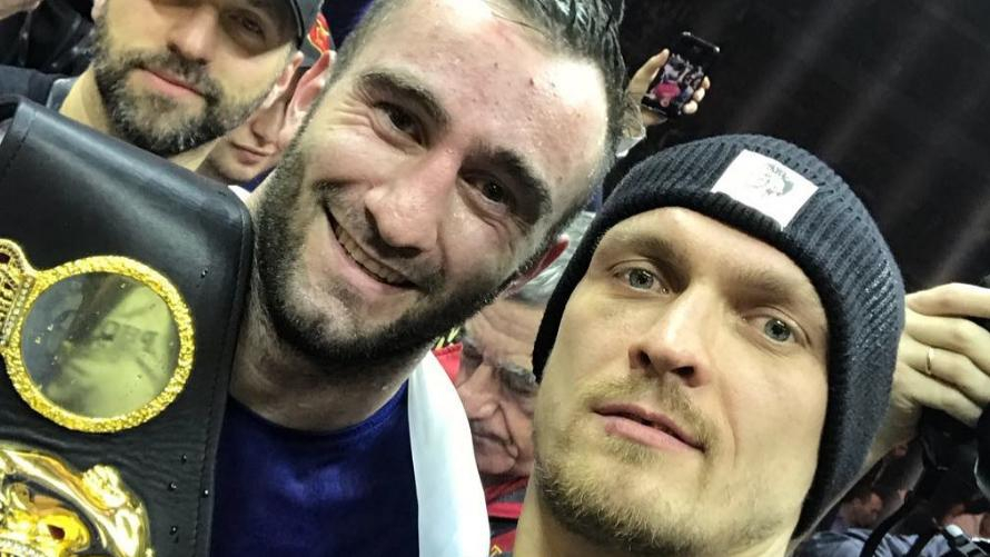 Усик прокомментировал селфи с россиянином Гассиевым