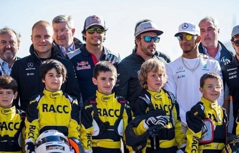 Дівчат-моделей на стартовому майданчику "Формули-1" замінять дітьми Дівчат-моделей на стартовому майданчику "Формули-1" замінять дітьми