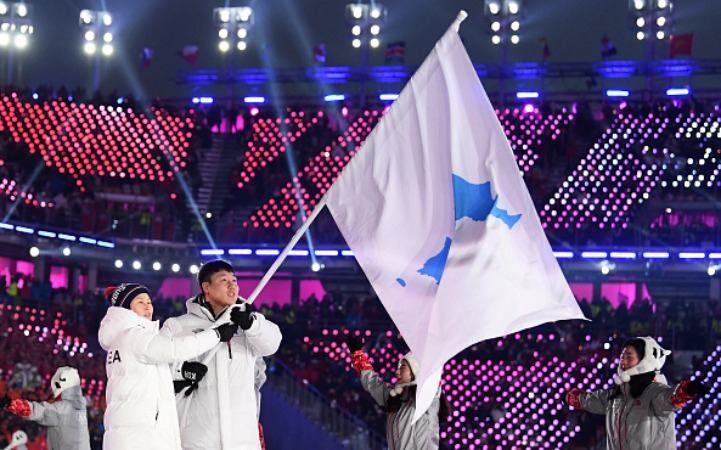 На церемонии открытия Олимпиады-2018 историческое событие: две Кореи шли под единым флагом На церемонии открытия Олимпиады-2018 историческое событие: две Кореи шли под единым флагом
