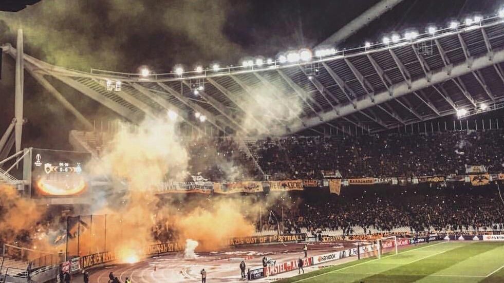 На матче "Динамо" против АЕКа в Греции болельщики поддерживали террористов Донбасса На матче "Динамо" против АЕКа в Греции болельщики поддерживали террористов Донбасса