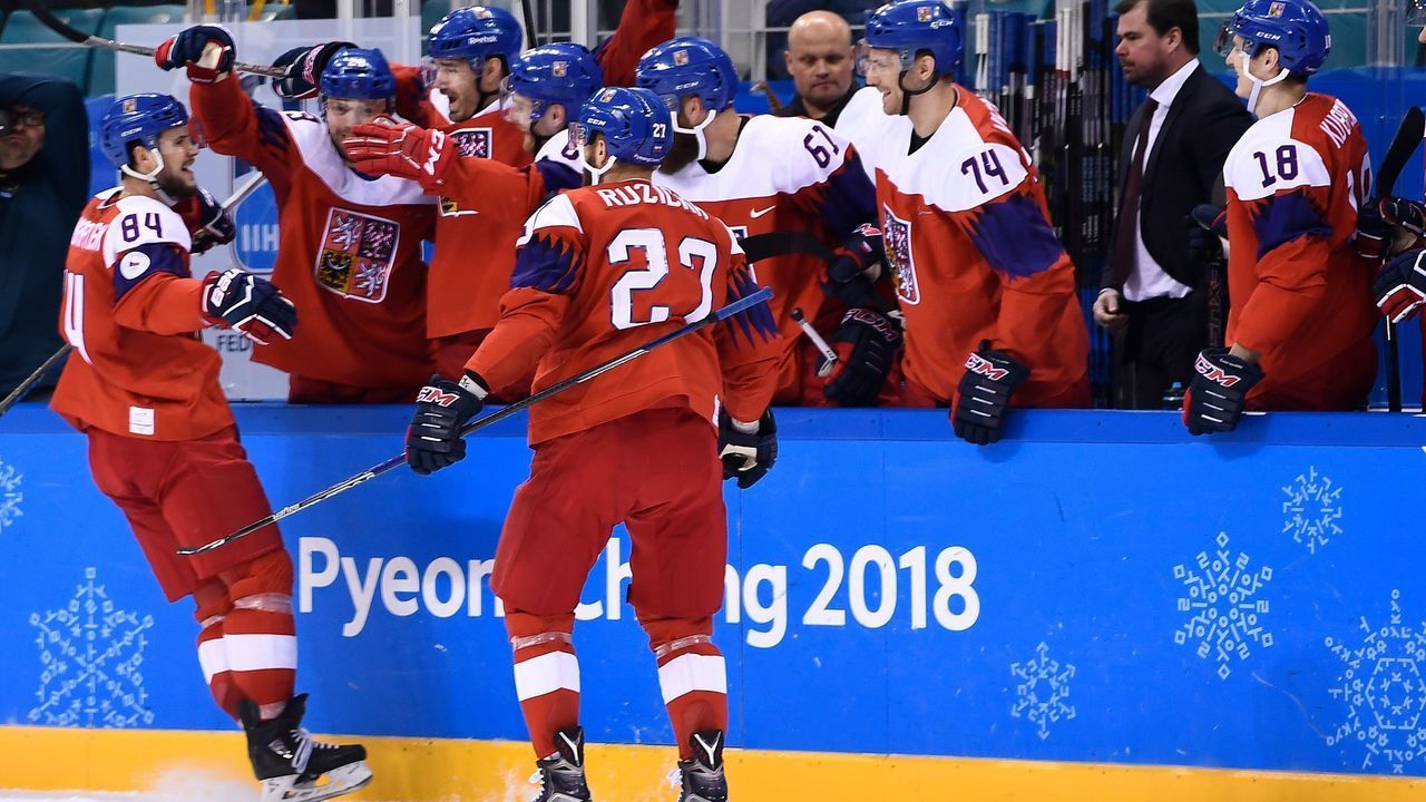 Россияне пытались подкупить менеджера сборной Чехии Россияне пытались подкупить менеджера сборной Чехии