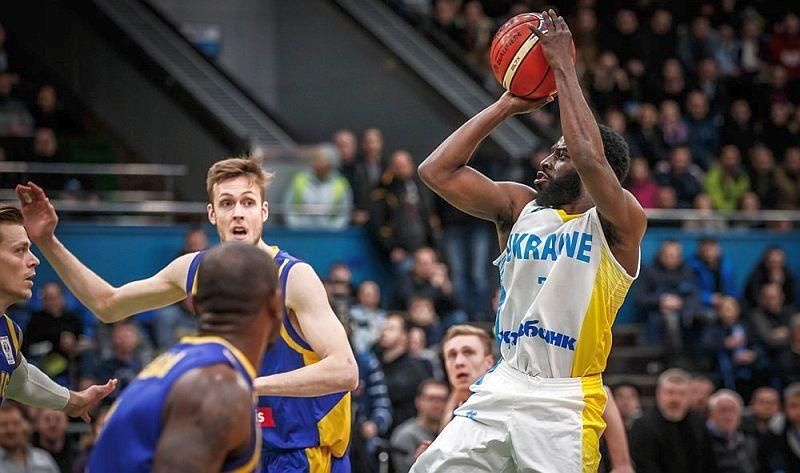 Сборная Украины по баскетболу победила Швецию и возглавила турнирную таблицу