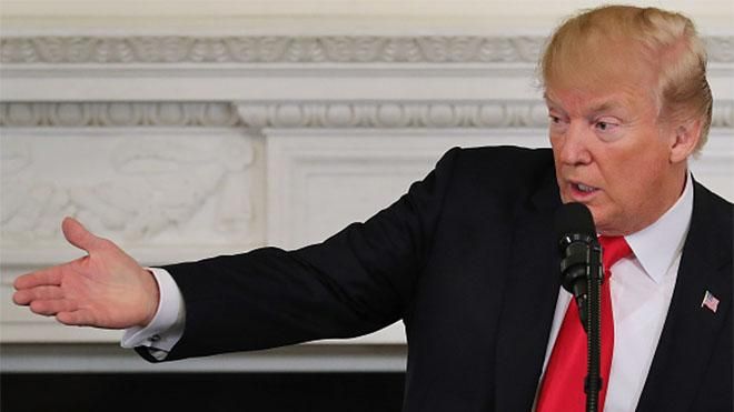 Трамп натякнув на власний героїзм, якби він опинився під час стрілянини в школі у Флориді Трамп натякнув на власний героїзм, якби він опинився під час стрілянини в школі у Флориді