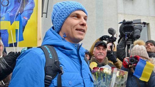 Квіти, обійми і овації: як олімпійського чемпіона Абраменка зустрічали у Миколаєві