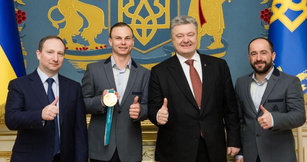 Олімпійський чемпіон Абраменко отримав цінні подарунки від Президента: відомі деталі Олімпійський чемпіон Абраменко отримав цінні подарунки від Президента: відомі деталі