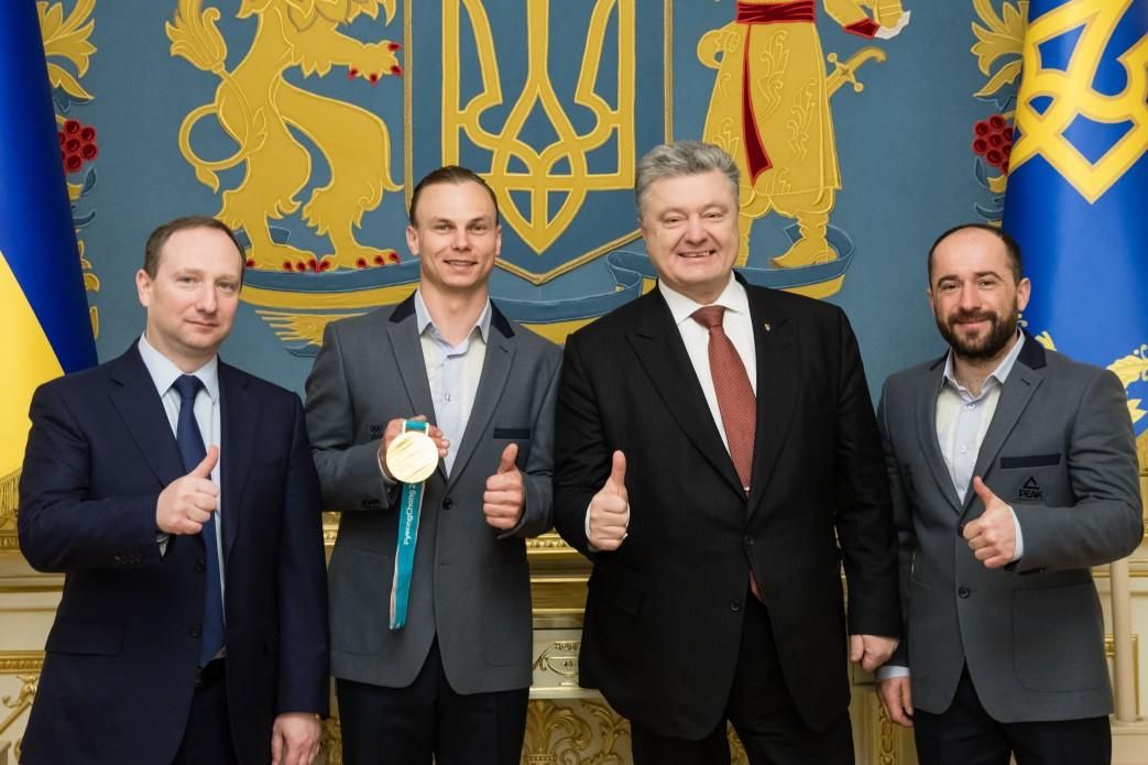 Абраменко получил орден и квартиру от Парошенка - детали Абраменко получил орден и квартиру от Парошенка - детали