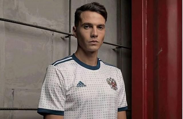 Збірна Росії з футболу представила свою нову форму: у мережі глузують Збірна Росії з футболу представила свою нову форму: у мережі глузують