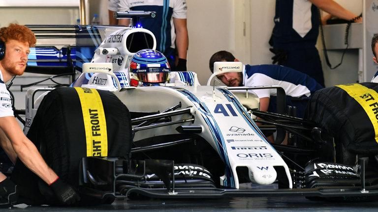 Російський гонщик Formula1 зійшов з траси на Гран-прі Австралії через курйозну поломку