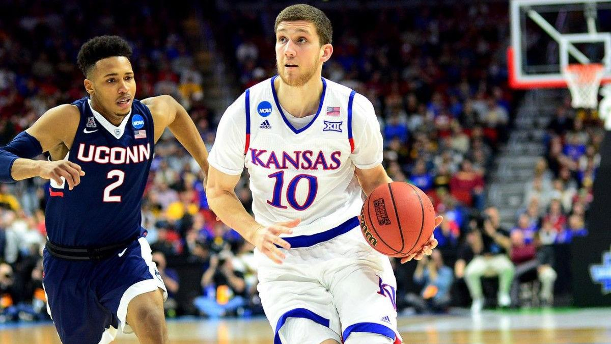 Украинец Михайлюк помог "Канзасу" пробиться в финал четырех NCAA