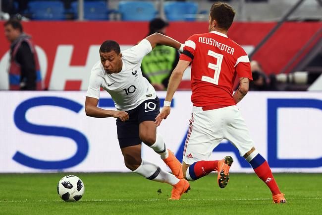 Между ногами: Франция по-футбольному поиздевалась над Россией в Санкт-Петербурге Между ногами: Франция по-футбольному поиздевалась над Россией в Санкт-Петербурге