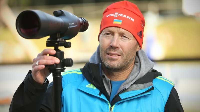 Украинские биатлонистки остались без тренера