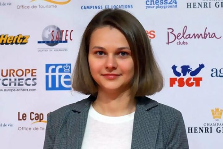 "Барселона" подарувала іменну футболку українській шахістці Анні Музичук: фото "Барселона" подарувала іменну футболку українській шахістці Анні Музичук: фото