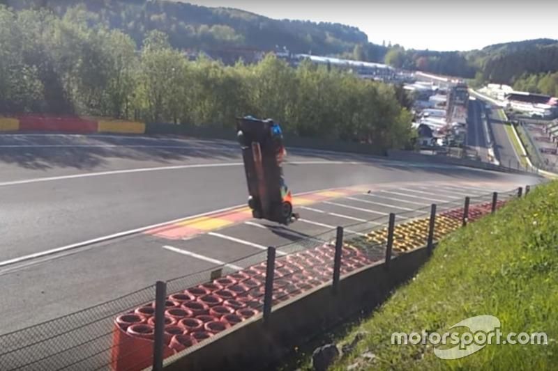 Опубликовано видео сногсшибательной аварии российского гонщика на гонке в Бельгии
