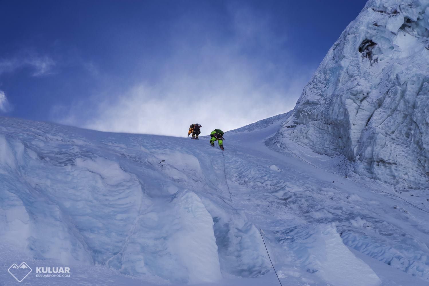 Украинские альпинисты покорили Эверест: умопомрачительные фото